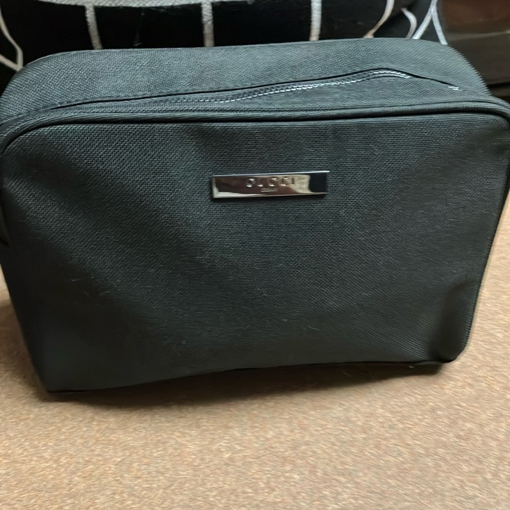 NWOT GUCCI BEAUTY CASE